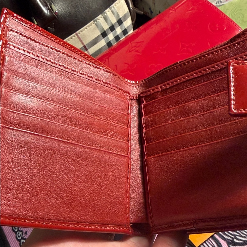 Gucci Glossy Red Leather Wallet - Picture 3 of 3